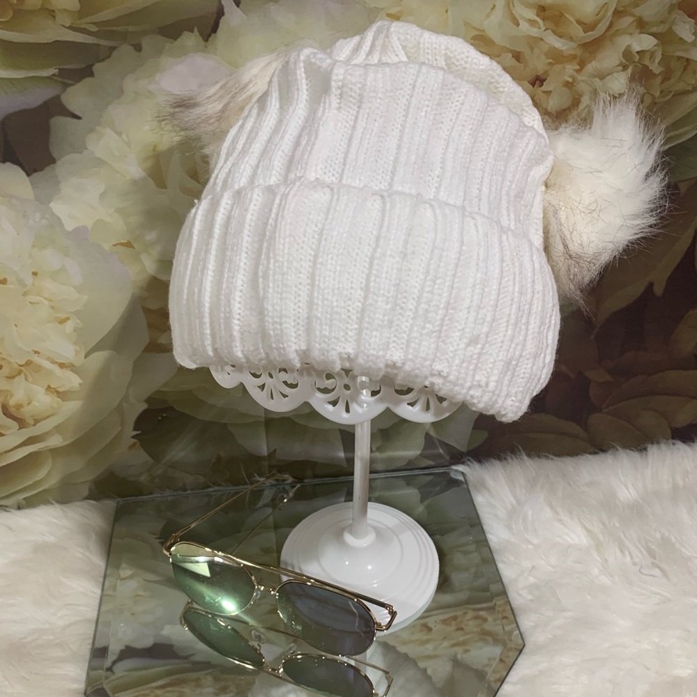 Pom Pom Hat - Picture 6 of 8